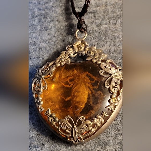 1940's style mixed metal silver around fossilized amber with scorpion inside - Picture 4 of 10
